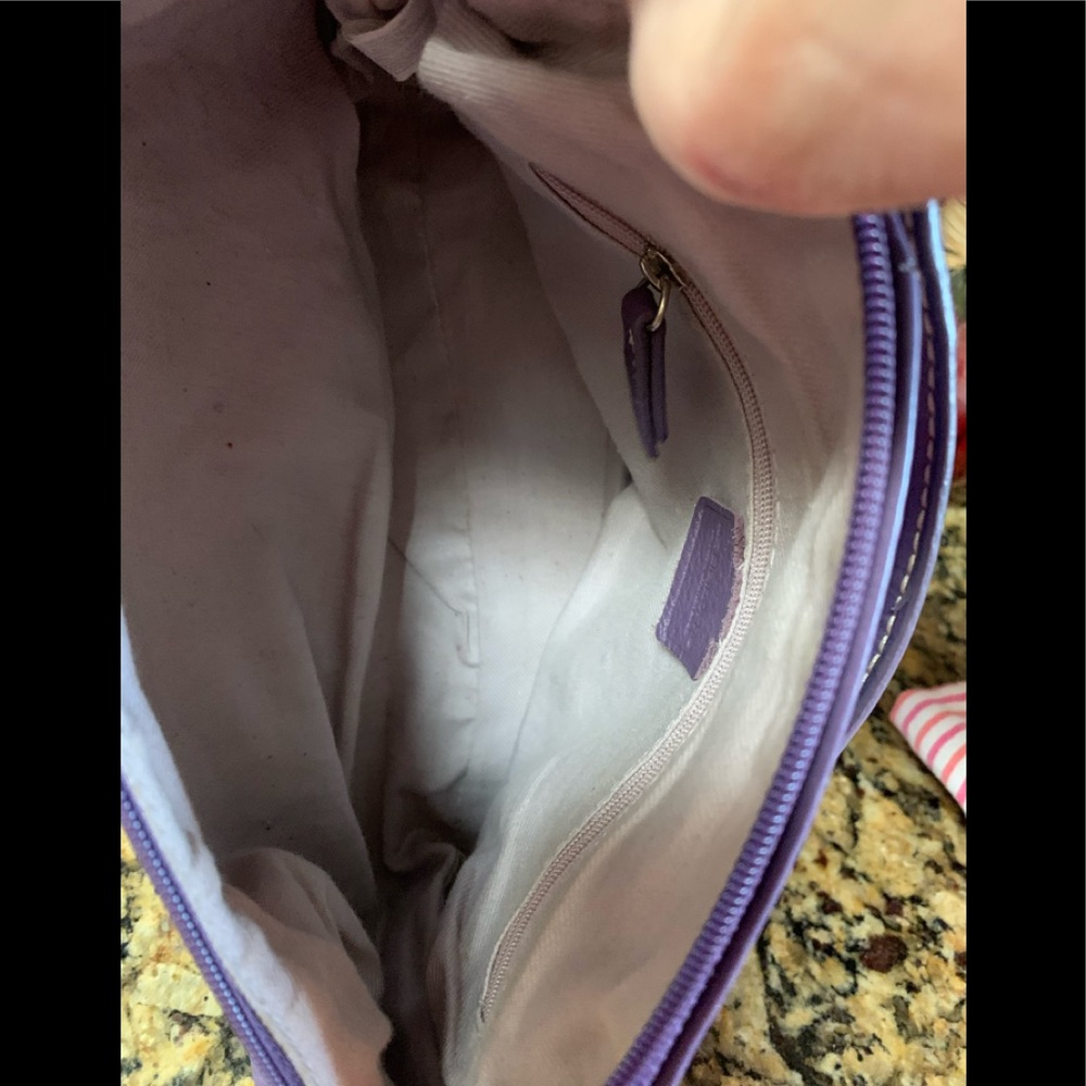 Pretty purple leather Liz Claiborne handbag - Picture 2 of 4
